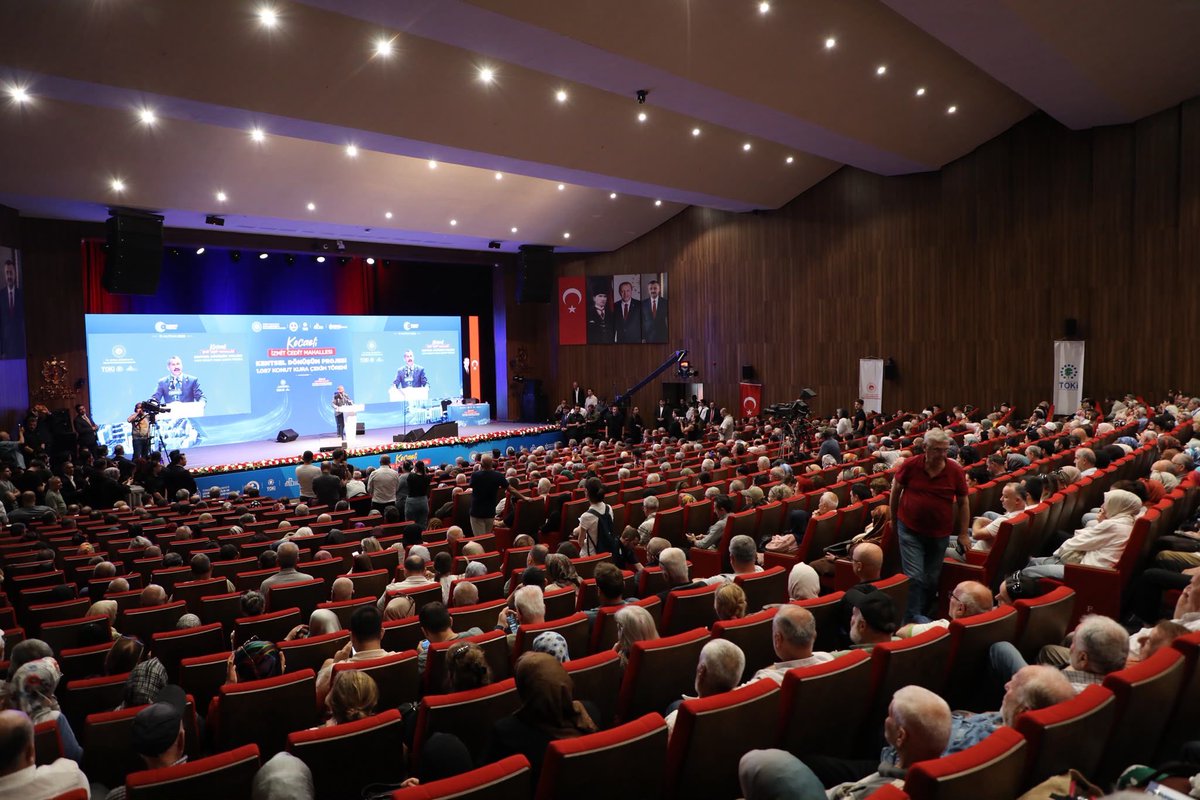 doganorak's tweet photo. Çevre, Şehircilik ve İklim Değişikliği Bakanımız Murat Kurum’un teşrifleriyle, İzmit Cedit Mahallemizde yürütülen Kentsel Dönüşüm Projesi kapsamında 1.097 konutun kura çekim törenini gerçekleştirdik.

Güvenli, modern ve sağlam yaşam alanlarıyla hemşehrilerimizi buluşturan bu önemli yatırımın şehrimize ve hak sahibi vatandaşlarımıza hayırlı olmasını diliyorum.