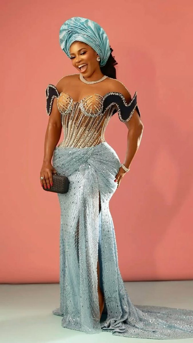 NaomiFeechi's tweet photo. Threads of luxury, woven with beads and tradition.
This asoebi gowns is the epitome of elegance https://t.co/nj5JPH0nvi