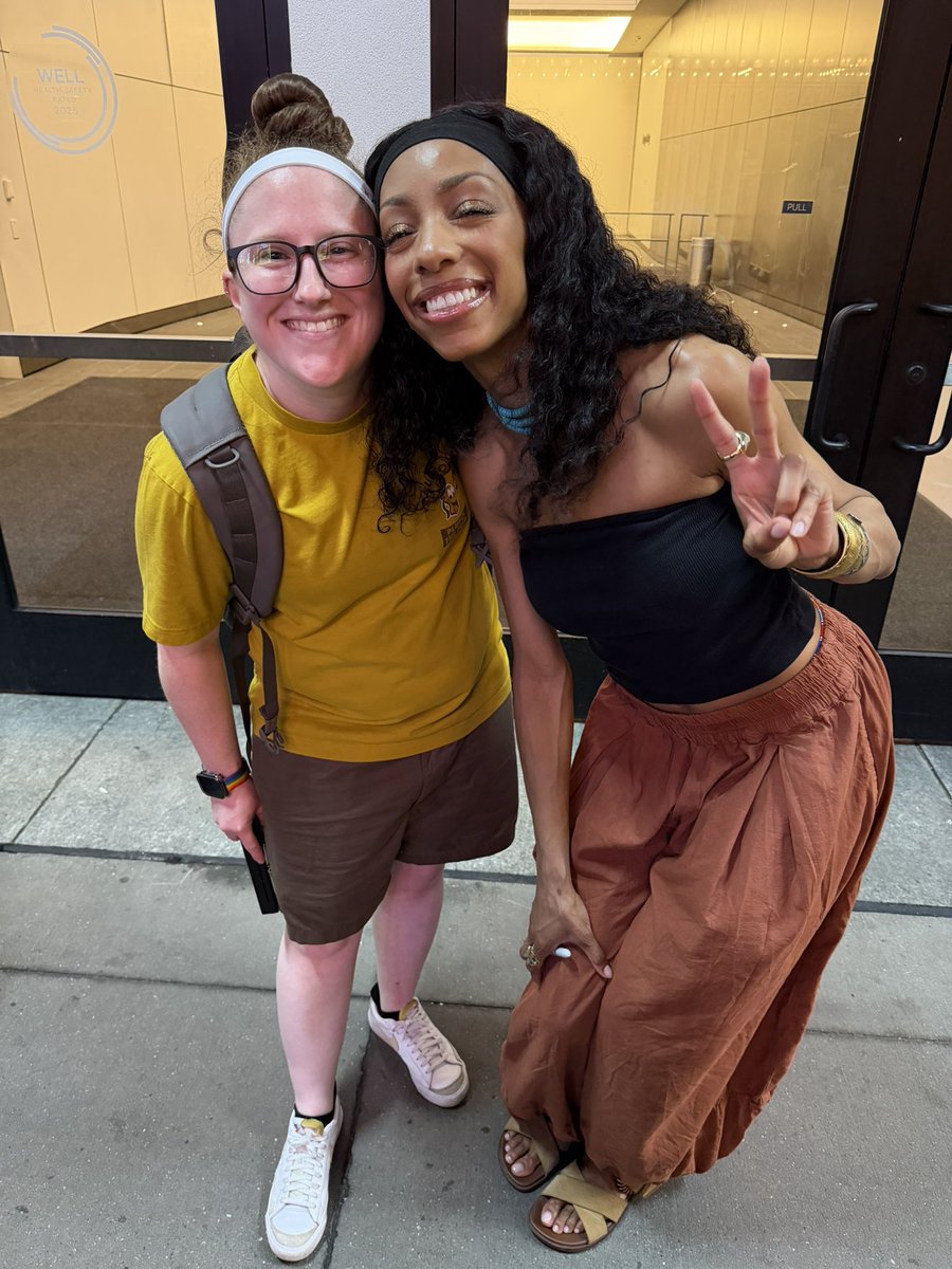 savaglad's tweet photo. My comfort people. My comfort musical. So thankful and grateful to be here. Love this little cake fam with all my heart💙🍰🗽🚕🍎🌭
-
-
My 24th trip to the skit featured an @AustinJColburn Dougal and @christianiworld Robin via a lottery win! How special! @2strangersshow https://t.co/WB11NdPJQ7