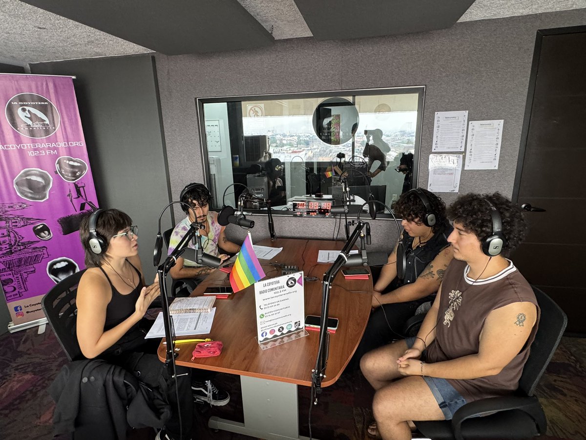 lacoyoteraradio's tweet photo. Estamos hablando de la #Contramarcha en #EstrellaRoja por https://t.co/IU4EYg7BJI

#EscuchaRadioComunitaria 
#TuRadioNuestraRadio https://t.co/ZmFlfdkcjI