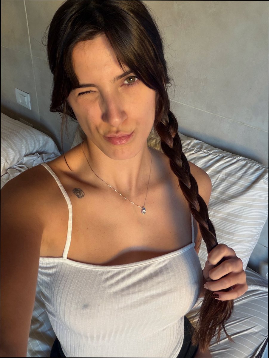 Julia Liane 🧸 tweet media