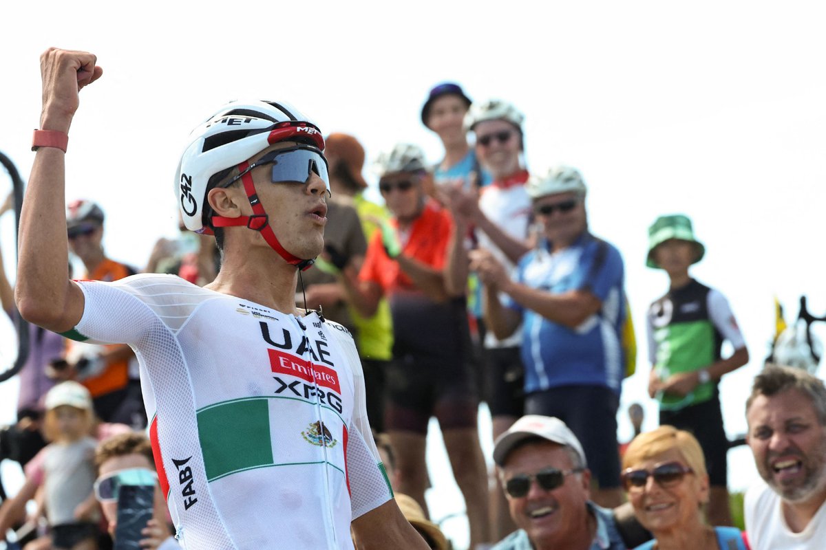 El_Universal_Mx's tweet photo. ✨¡Toritooo buscará el campeonato!✨

🇲🇽 🚴‍♂️ El mexicano Isaac Del Toro obtuvo la victoria en la séptima etapa del Tour de Auvernia Ródano Alpes, disputada entre La Bridoire y el Grand Colombier, de 133.6 km, en la que retuvo el maillot amarillo el australiano Luke Tuckwell.

📸 #FOTOS: AFP