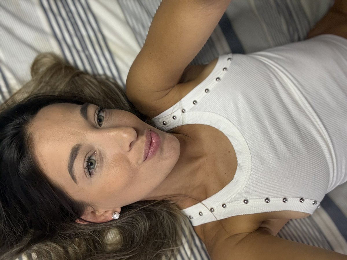 Lana Laws tweet media