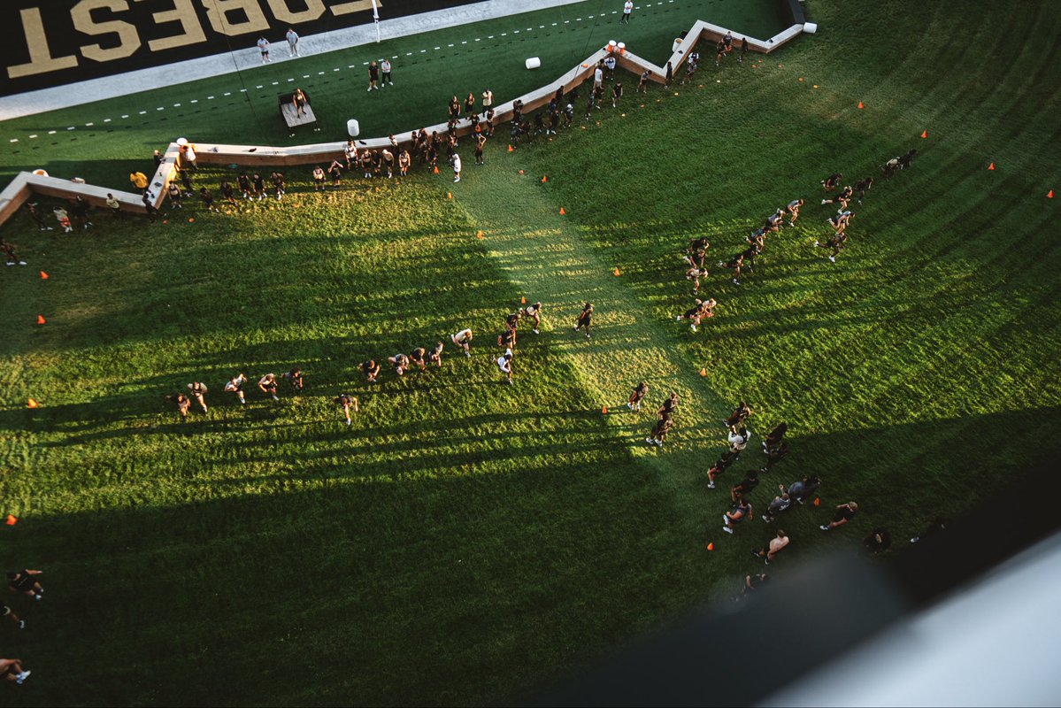 WakeFB's tweet photo. Morning motion🔋 https://t.co/UoH0hKjrxo