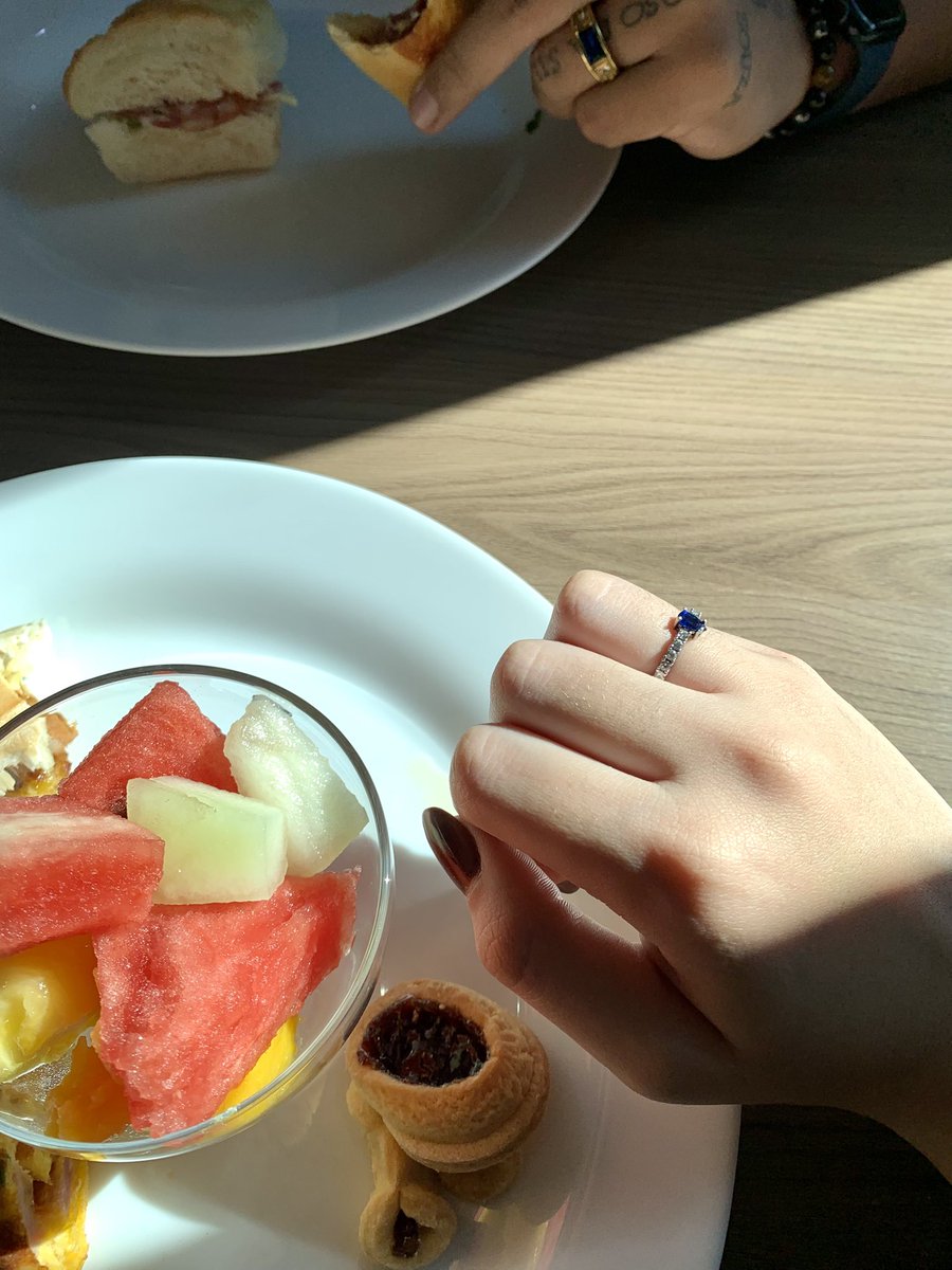 kallyncagut's tweet photo. N O I V A!!!!!!!!!!!!agora eu sou noivaaaaa!!! 😭😭💙💍💍💍 https://t.co/tXssndoHKH
