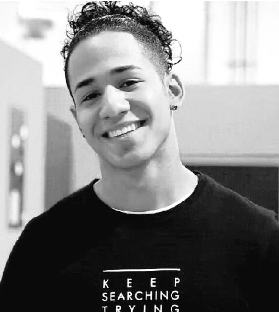 STREAMCNCOBR's tweet photo. Poste sua foto favorita do Rich neste tweet! 📸

Vamos encher a timeline com momentos icônicos dele. 

USEM AS DUAS TAGS:
STREAM EL MISMO #SoloInFocusRich https://t.co/eWlkPdP51m