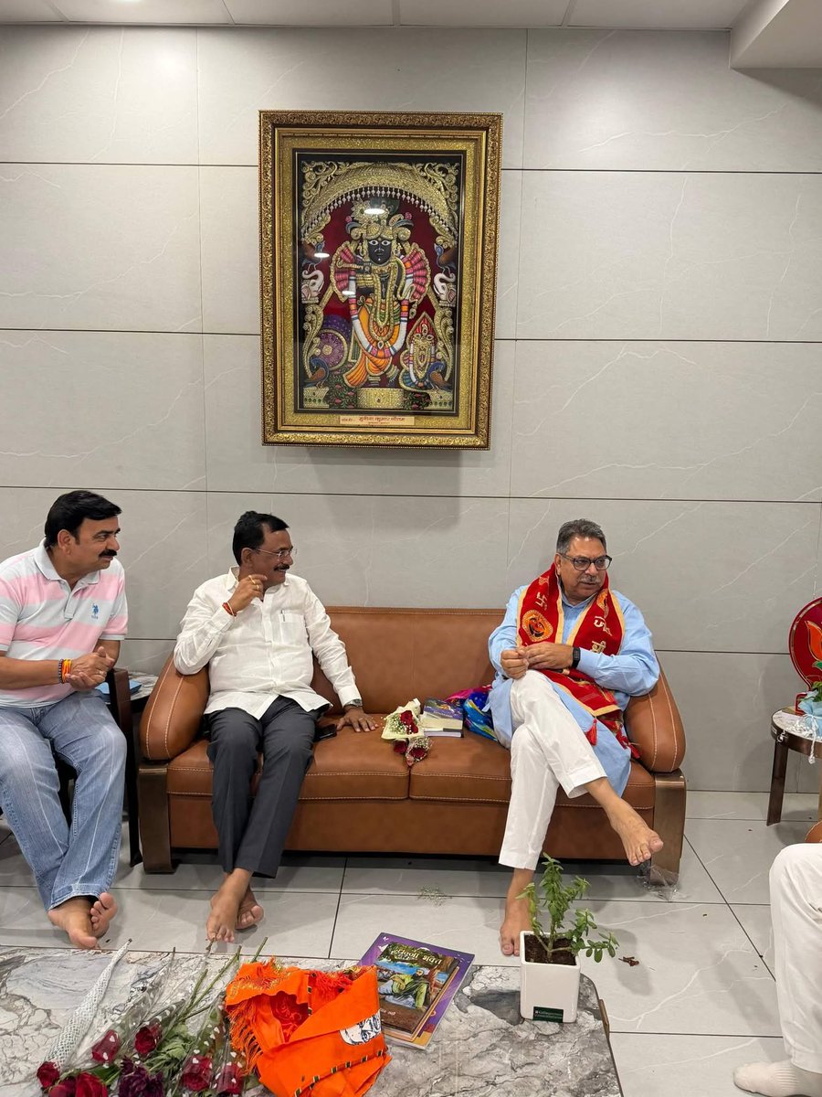 m_dadheech's tweet photo. आज डॉ. सतीश पूनियां जी के निवास पर पहुंचकर राज्यसभा के लिए निर्विरोध निर्वाचित होने पर उन्हें हार्दिक बधाई एवं शुभकामनाएं प्रेषित कीं।

ईश्वर से आपके सफल, जनहितकारी एवं गौरवपूर्ण संसदीय कार्यकाल की मंगलकामना करता हूँ। विश्वास है कि आपके अनुभव एवं नेतृत्व से राजस्थान एवं राष्ट्रहित के विषयों को नई मजबूती मिलेगी।

@BJP4Rajasthan @ajaeybjp @BhajanlalBjp @madanrrathore @DrSatishPoonia