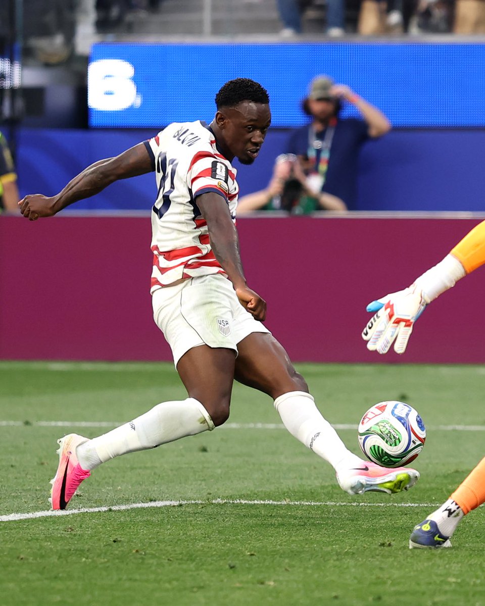 ComplexSneakers's tweet photo. What a World Cup debut for Folarin Balogun scoring twice rocking the new Nike Mercurial Superfly 11 in the United States Men’s National Team’s World Cup Opener against Paraguay becoming the first USMNT player to score multiple goals in a World Cup match since 1930 😤🇺🇸

📸: getty https://t.co/9VT39dvYfq