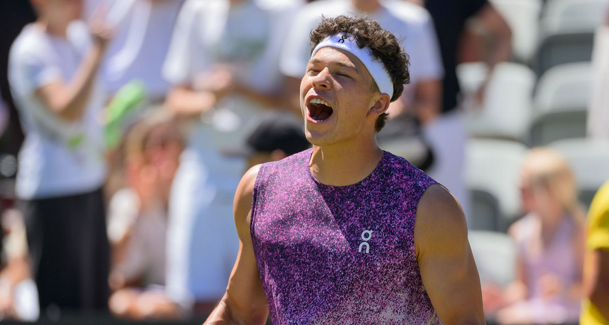 josemorgado's tweet photo. Ben Shelton saves two match points in the 2nd set tiebreak and comes back again (!) to beat Jiri Lehecka 6-7(4), 7-6(14!), 7-6(6) and reach the Stuttgart final.

Incredible match.

8th career final
3rd in Germany
1st on grass https://t.co/Eq4UmvBxiT