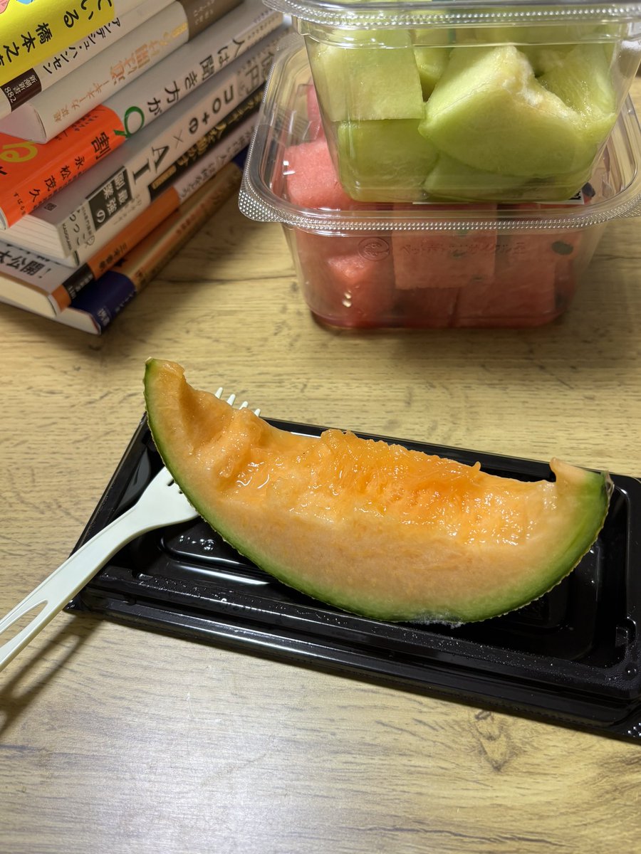 panda_ai_reset's tweet photo. 本日もお疲れ様でした✨️

メロン食べて
今から勉強します！🐼 https://t.co/sPMHHrdnkI
