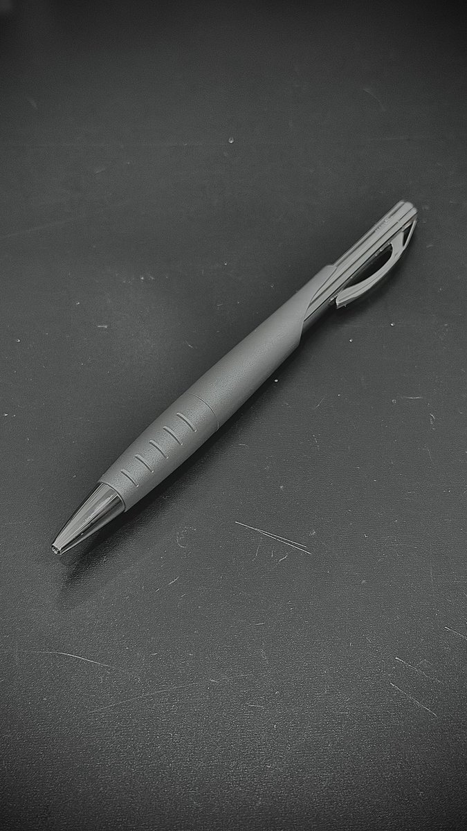 iauKa167's tweet photo. #購入品 #教えて界隈民
rotring イニシャル BP シルバー
どうやら2000年前後のみ販売されていたペンの、海外限定色だそうです。
巡りでたまたま見つけて見た目に惹かれて購入したのですが、調べても全然情報が出てこないので、有識者の方教えて頂きたいです🙇♂️
#rotring #廃番 #stationary https://t.co/9FnktEd0F0