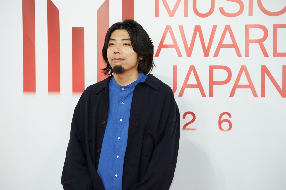 Billboard_JAPAN's tweet photo. #MUSICAWARDSJAPAN    2026🏆
関口シンゴがレッドカーペットに登場！
#MAJ2026 #関口シンゴ
📷：Yuma Totsuka
===
@vusik_music https://t.co/FtsDXbQHOC
