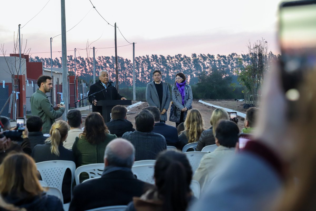 GritoPBAOK's tweet photo. 🏡 Presentes en la entrega de 15 de 55 viviendas ya construidas en el barrio de Güemes, San Pedro.

Ahí, @Kicillofok y @SalazarCecilio presidieron el acto de entrega como un paso más hacia la vivienda propia. 

Gracias a nuestro compañero @GajateJuan por la invitación ✌️ https://t.co/VNISVlI3wB