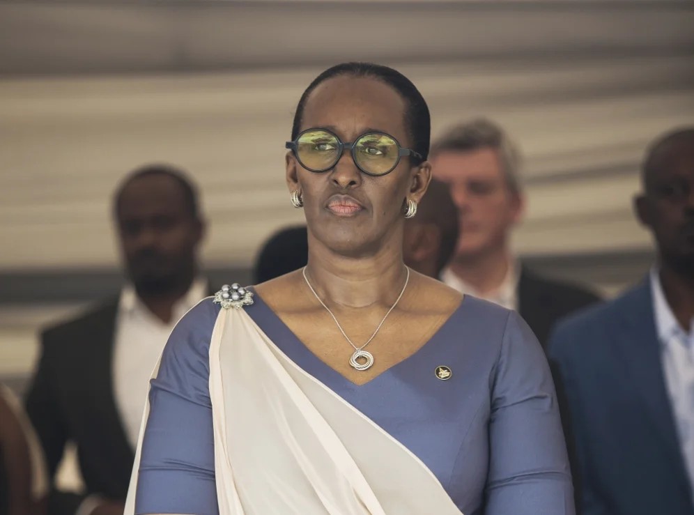 MichaelaAgasaro's tweet photo. "Ukurikije igihe Jenoside yateguwe, ubukana n’ubugome ndengakamere yakoranywe, imiryango mpuzamahanga n’ibihugu bikomeye birebera, umuntu yibaza iyo Inkotanyi
zidafata umwanzuro ukomeye wo kuyihagarika, no kubohora igihugu, uko byari kugenda."

H.E #JeannetteKagame https://t.co/LSVUOVW8c2
