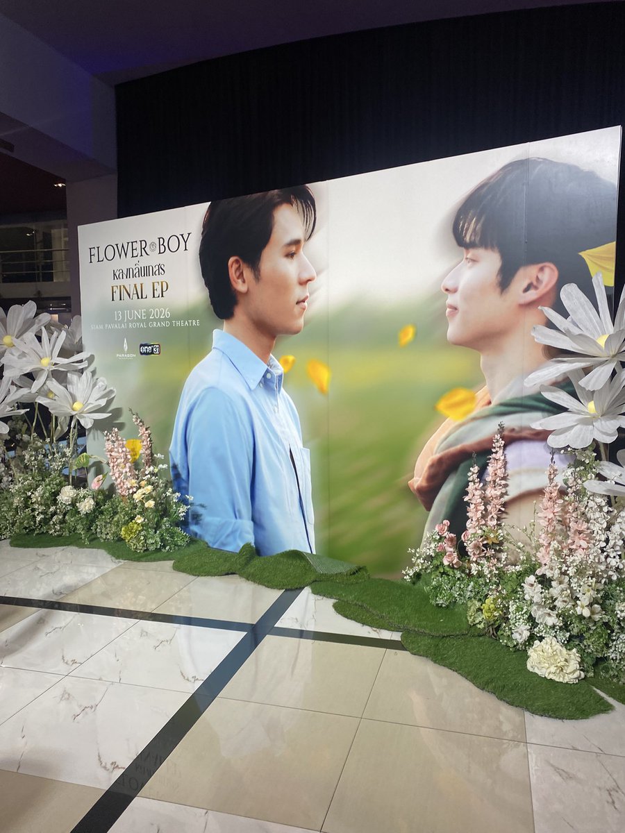 drarry_175's tweet photo. หลงกลิ่นเกสร หลงกลิ่นเกย์ของจริง ดีใจมากที่มาเพราะโคตรฟิน เป็นตอนจบที่ทั้งลุ้นทั้งหวาน ซีนที่ชอบมากคือได้เห็นเมะมันร้องไห้ กับตอนบอกทุกครั้งที่คิดถึงเคะมันปลูกดอกไม้ว่ะแล้วมาทั้งสวนต้องคิดถึงแค่ไหน ใดๆคือไปงานคือรู้เลยว่าตั้งใจทำกันมากทั้งนสด ทีมงานเบื้องหลัง ดีเทลเล็กๆเช่นการ์ดขอบคุณฟูลฟีลมาก เอาตรงๆนะเพิร์ลพีคควรแมสกว่านี้+ost 100/10 กลับมาฟังวนไป10รอบ

FLOWER BOY FINAL EP
#หลงกลิ่นเกสรFINALEP
#เพิร์ลพีค #PearlPeak