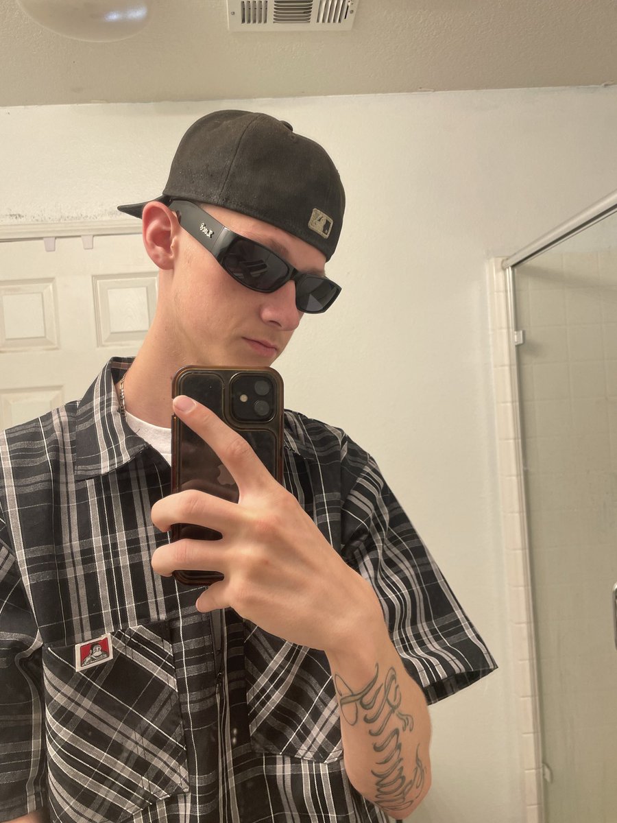 TuffP74868's tweet photo. Need me a freaky btch🤤🤤🤤 https://t.co/pjVe0iJlBJ