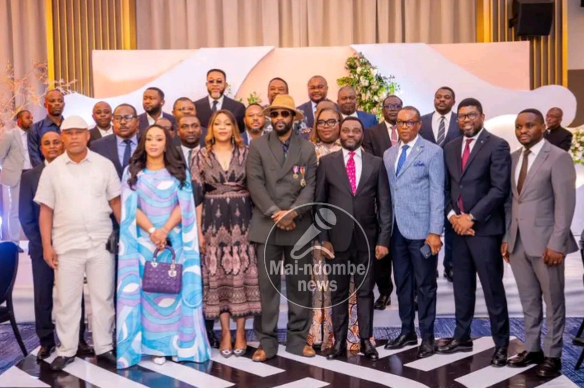MaindombeNews's tweet photo. Malgré la présence dominante des notables du grand Équateur lors de la réception des Anamongo en faveur de Fally Ipupa à Kinshasa,  quelques notables de Mai-Ndombe y ont été aussi invités ( Photo ) https://t.co/nYB5MjDKCI
