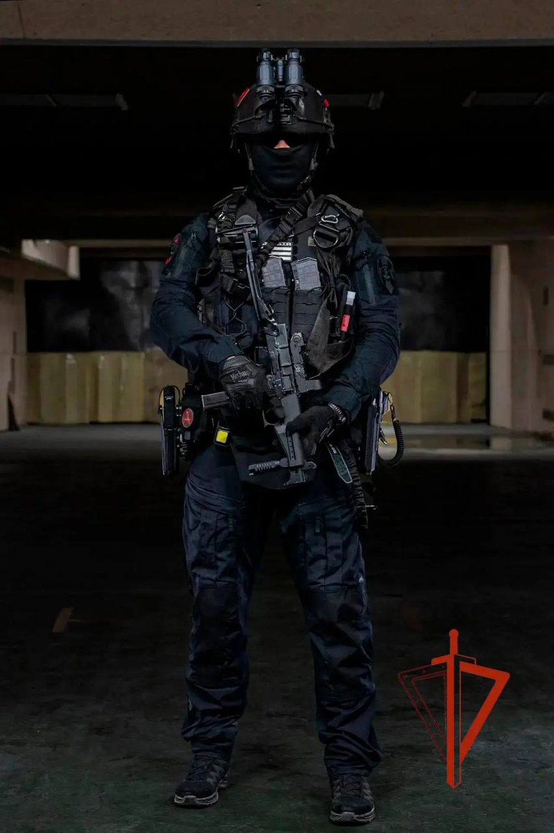 TheGreyPatriot_'s tweet photo. 🇷🇺 Today's training of OMON unit "Avangard" from Main Rosgvardia Directoriate for the city of Moscow.

#Russia #Russian #Russians #Today #Rosgvardia #Police #Security #Training #Tactical #OMON #Moscow #Avangard #PKM https://t.co/alDPOpNXC7