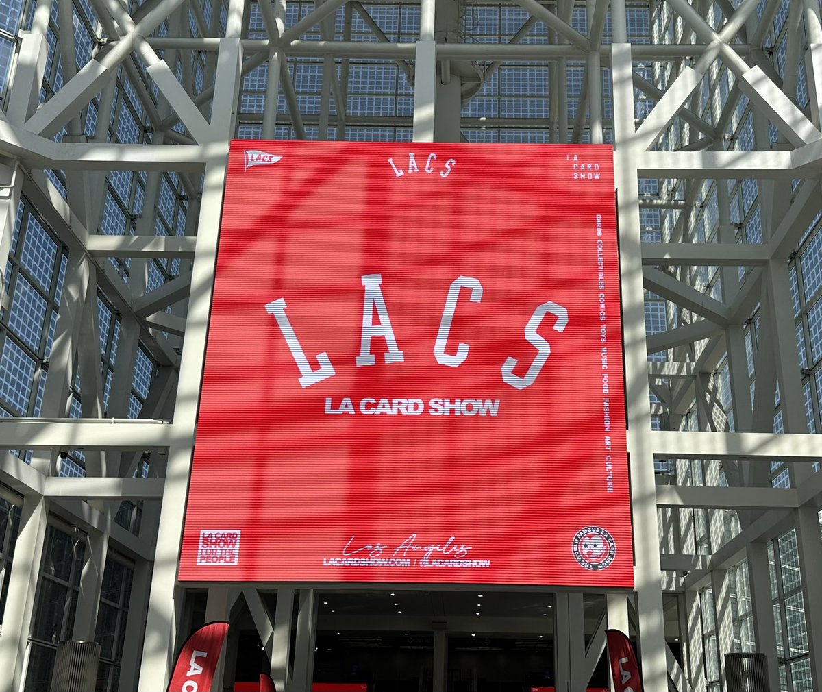 DSifling's tweet photo. Iβm here! Who else is here? #LACardShow @CardPurchaser π All these years and first time at a show! https://t.co/qMMe1BeT40