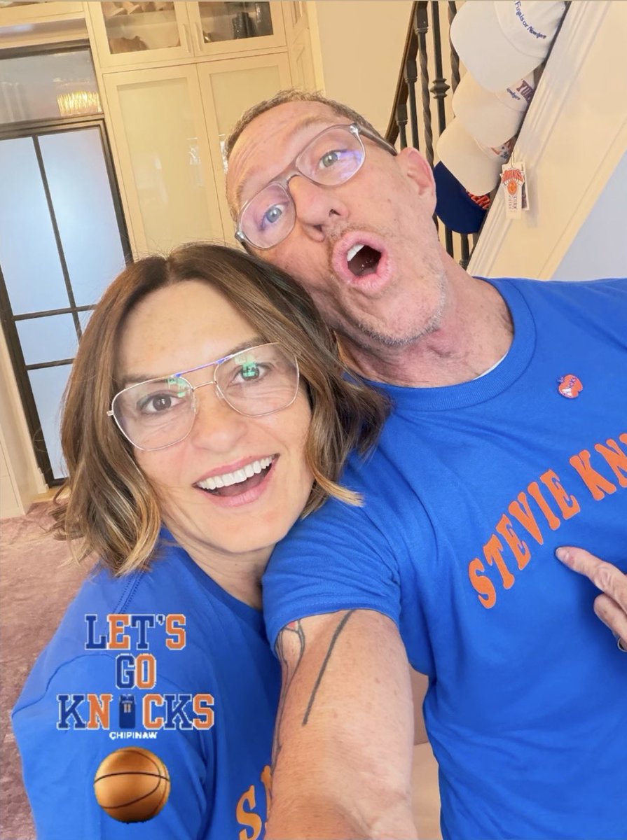 mhargitay__'s tweet photo. Mariska and Chris McMillan today in their Knicks merch 💙🧡✨ https://t.co/IIIyixvEBR