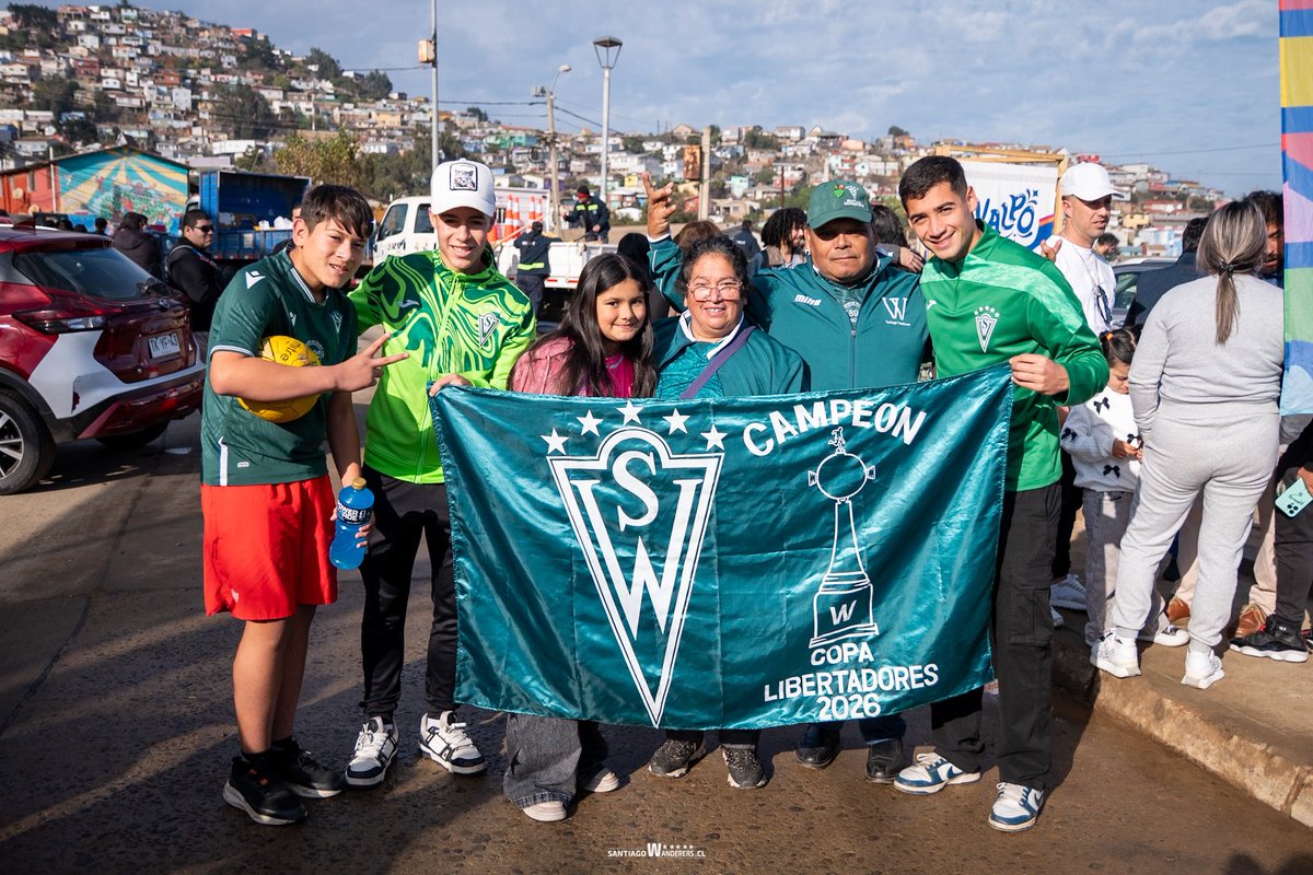 swanderers's tweet photo. 𝐇𝐨𝐦𝐞𝐧𝐚𝐣𝐞 𝐚 𝐥𝐨𝐬 𝐜𝐚𝐦𝐩𝐞𝐨𝐧𝐞𝐬🏆🇳🇬

Esta mañana vivimos una jornada de homenaje a nuestros campeones de América en el sector La Explanada en Playa Ancha🤩

¡Vamos Wanderers!💚 https://t.co/8A38TXWv7j