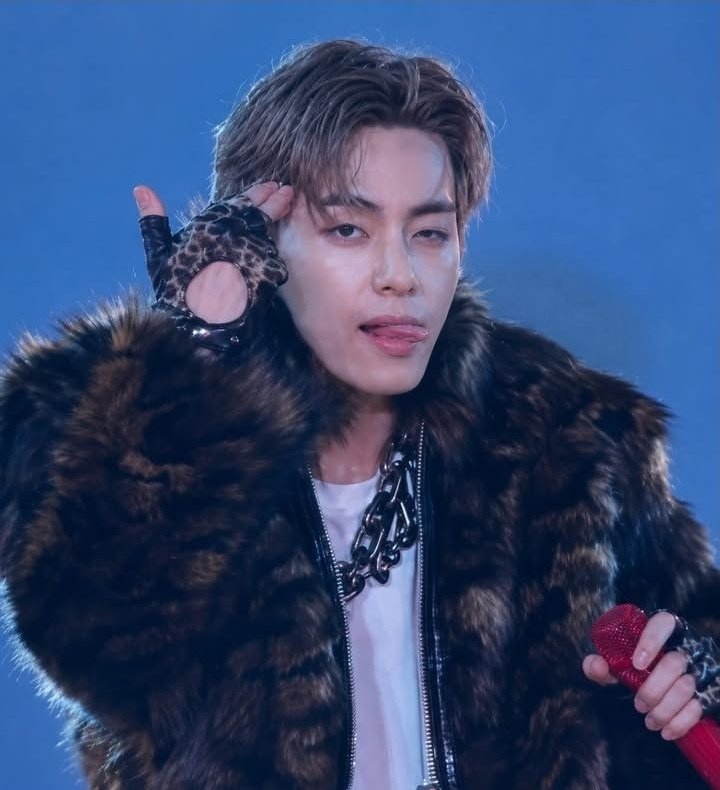 V_BTS_22's tweet photo. Fire 🔥❤️‍🔥 https://t.co/lAnyDO6dj5
