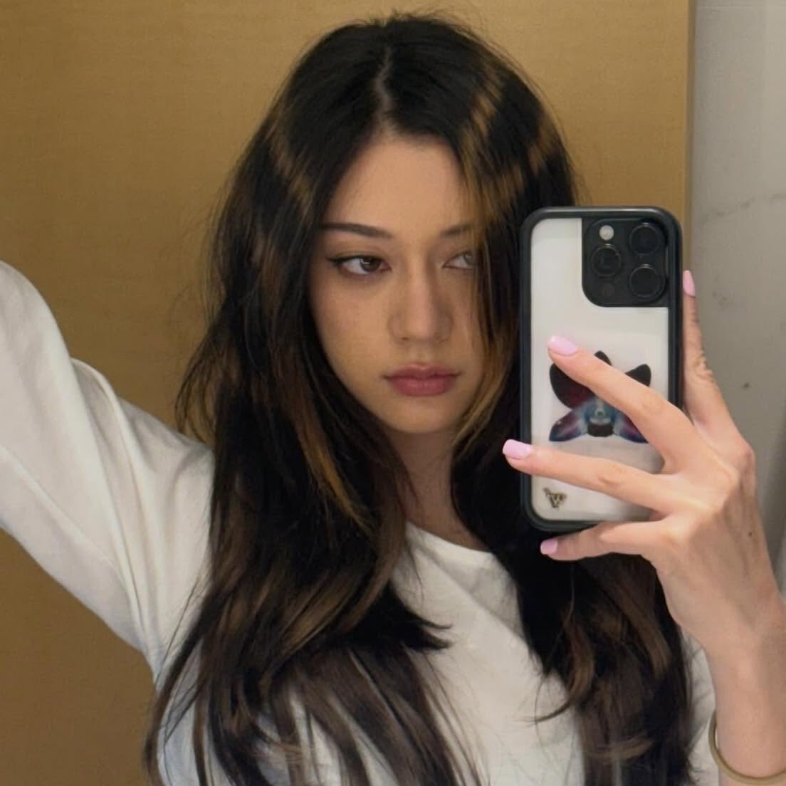 Katssab's tweet photo. Like there’s absolutely no world where yall are calling her the visual hole https://t.co/aNnRPw4MCX