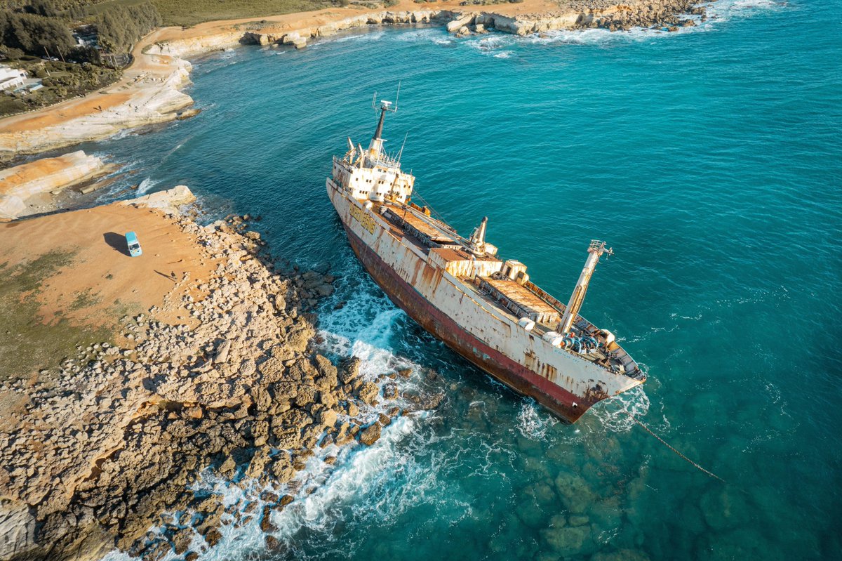 GabietCoco's tweet photo. On a trouvé cet incroyable bateau abandonné à Chypre !  #urbex #explore #urbexpeople #urbexfrance #urbexworld https://t.co/XfIkPxEjzR