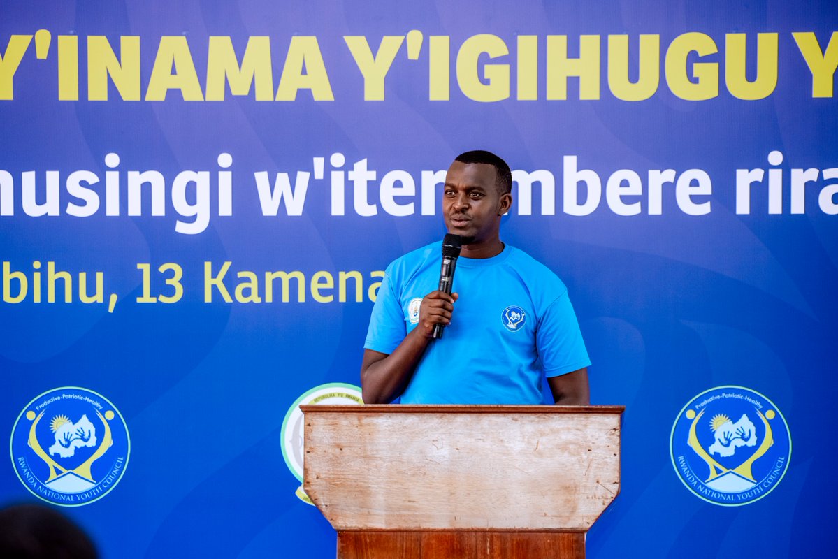RwandaYouth's tweet photo. Mu Nteko Rusange y'Inama y'Igihugu y'Urubyiruko (NYC), abayobozi b'urubyiruko bagaragaje amasomo bungukiye mu rugendoshuri bakoreye mu Karere ka Nyabihu mu rwego rwo kunoza serivisi baha urubyiruko, bagaragaje kandi ibyo bagezeho mu gihe cy'imyaka itanu ishize. #IntekoRusange28 https://t.co/Xpo7Eza077