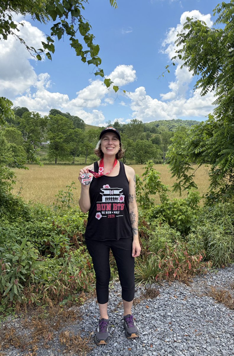 btsluvmagic's tweet photo. Completed my @runBTS_5k today with a beautiful hike. 🌳☀️💜 https://t.co/pjpz3Eydcj