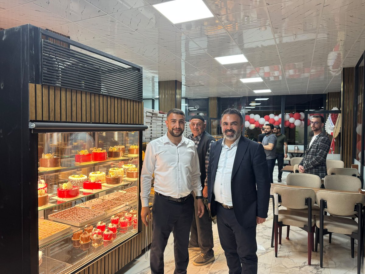 avkadirkstekci's tweet photo. 📍Güroymak(Norşen)
Açılışına yetişemediğim Altınbaşak Unlu Mamülleri işletmemize hayırlı olsun ziyaretinde bulunduk,işyeri sahibi Metin Gez ve Şenol Gez kardeşimin ekmeğini,pastasını yedik,çayını içtik☺️
İşletme sahiplerini tebrik ediyor,işlerinde hayırlı bol kazançlar diliyorum. https://t.co/Ex169ydSXI