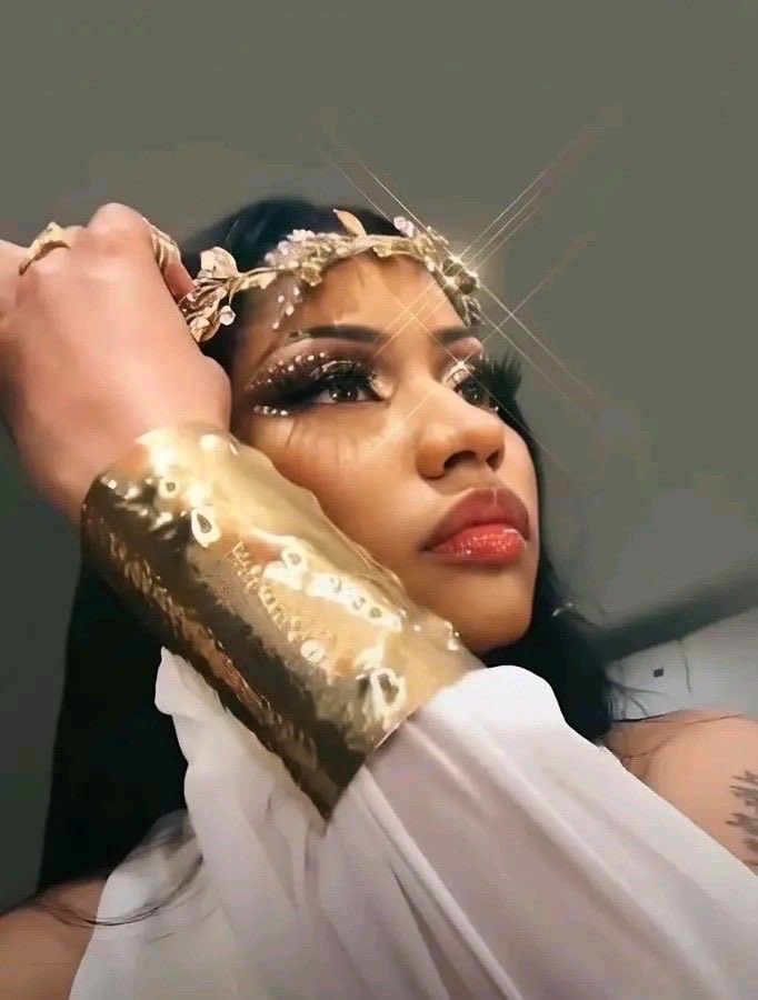 barbiana4life's tweet photo. Lowkey need to know what lip gloss she was wearing…😩🔥 https://t.co/jjavAycb1F