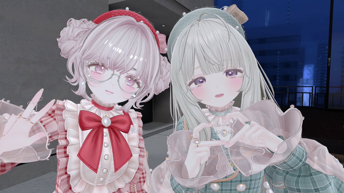 Alice_723_vrc's tweet photo. 今日のぶいちゃ～♡
お揃いでお写真いっぱい撮ったぁ✨
#VRC_NightCafe https://t.co/bhQFeQiZgX