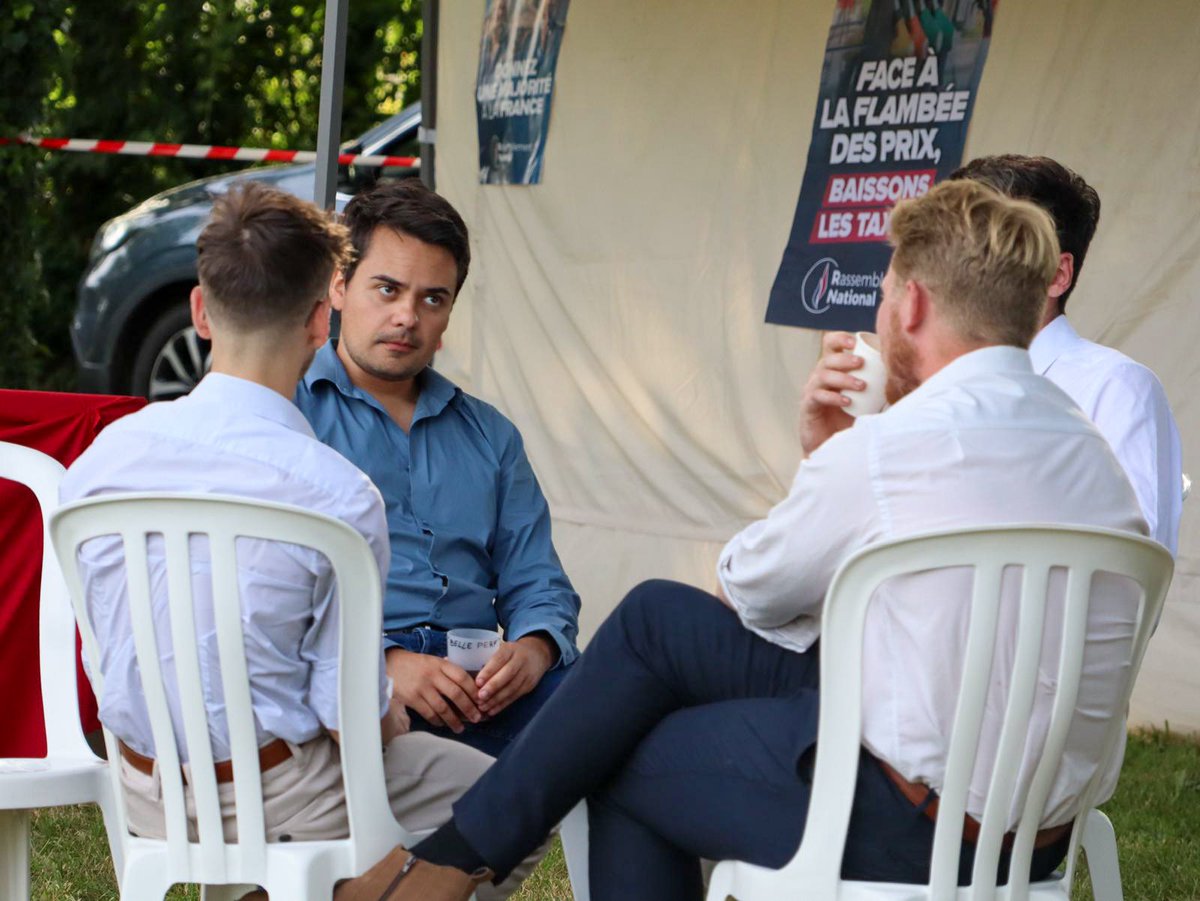 TimBouzon's tweet photo. 🇫🇷 Ce week-end, direction la Mayenne pour retrouver les camarades du @RNJ_off Pays de la Loire.

Entre formation, échanges et militantisme, une même ambition nous rassemble : préparer l’alternance et faire grandir la jeunesse patriote partout en France. https://t.co/SXnew5F4UR