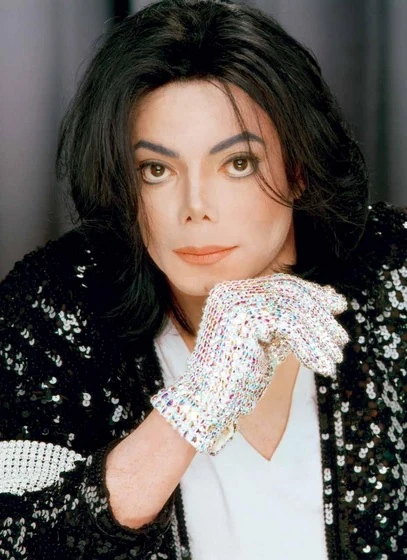 TheUKBase's tweet photo. The top 5 of the UK Official Hip-Hop and R&B Singles Chart remains the same for the second consecutive week.

Drake's "Janice STFU" remains at #1 for the fourth consecutive week.

Michael Jackson's "Human Nature" remains at #2 for the third consecutive week.

Dave & Tems' "Raindance" remains at #3 for the third consecutive week.

Sienna Spiro's "Material Lover" remains at #4.

Michael Jackson's "Dirty Diana" remains at #5 for the third consecutive week. 

@Drake @michaeljackson @Santandave1 @temsbaby @sienna_spiro