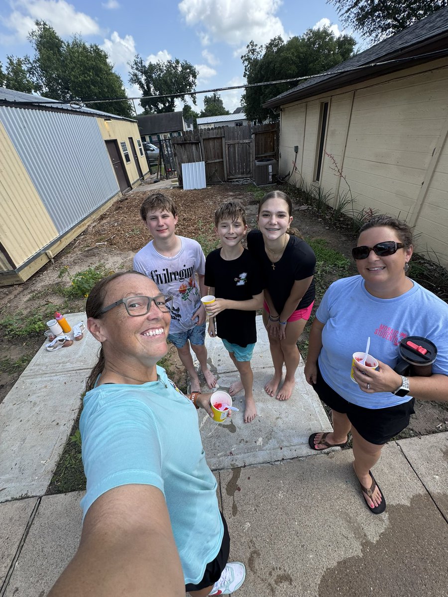 MsMcDaniel3's tweet photo. Mission of Yahweh holds a special place in my heart. If you are looking for a place to volunteer, you should check them out. Some of the coolest people who lead the mission and the coolest residents. Summer Blast was just that…a blast! https://t.co/MPcUItg8B5