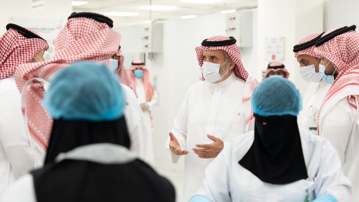 RiyadhChamber's tweet photo. قام رئيس مجلس إدارة #غرفة_الرياض م.  عبدالله العبيكان بزيارة جمعية خيرات لحفظ النعمة @khiyrat اطّلع خلالها على منظومة عمل الجمعية ومبادراتها الرامية إلى حفظ النعمة والحد من الهدر الغذائي. كما بحث سبل التعاون المشترك لدعم برامج الجمعية وتمكين جهودها في تعزيز الأمن الغذائي وتحقيق أثر تنموي مستدام للمستفيدين.