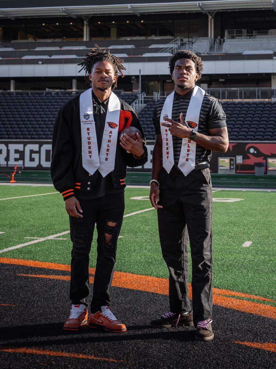 BeaverFootball's tweet photo. Congrats guys 🎓👏 https://t.co/5jc3bPz5Ud