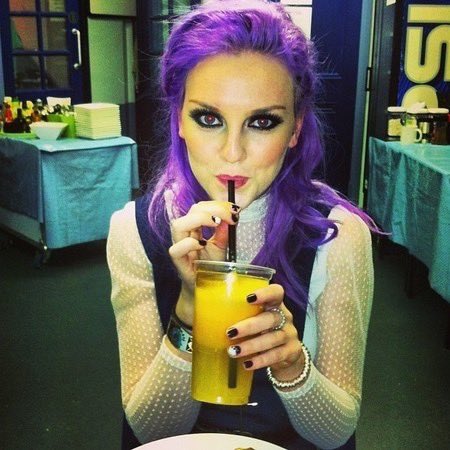 laurstaiid's tweet photo. Gente essa perrie aqui vai se casar hoje 😭💗💗 https://t.co/cNsbBhtTAi