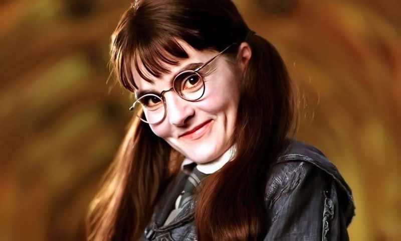 PotterheadClub's tweet photo. Un día como hoy de 1943, es 4z3s!n#d con tan solo 14 años, Myrtle Elizabeth Warren, una pequeña bruja Ravenclaw quien fue condenada a pasar la eternidad en el baño de las chicas del segundo piso como un fantasma. https://t.co/E3omhQmiJA