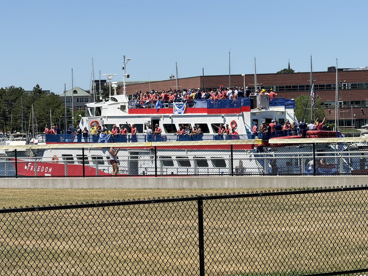 demonrock's tweet photo. Yup!!! It’s a loud crowd on that boat! You can hear it coming! @bigjimmurray https://t.co/sGVAUta8vW