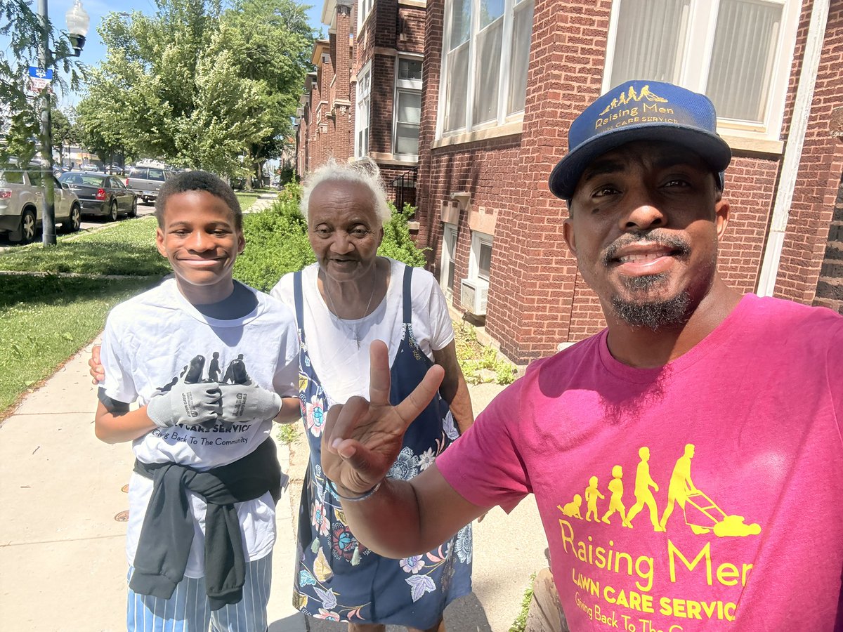 iamrodneysmith's tweet photo. This morning at the event, we mowed around the entire block and helped make a positive impact in the community. One of the people I had the pleasure of meeting was Ms. Michelle, who has been living in the area since the 1960s. I also had a young man named Antoine working alongside me. It was his first time mowing, and he did a great job!