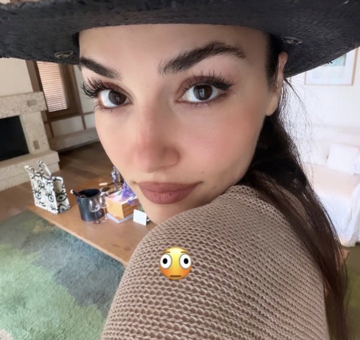 diziler00's tweet photo. Hande Erçel 💫 https://t.co/jwiS5CmOyx