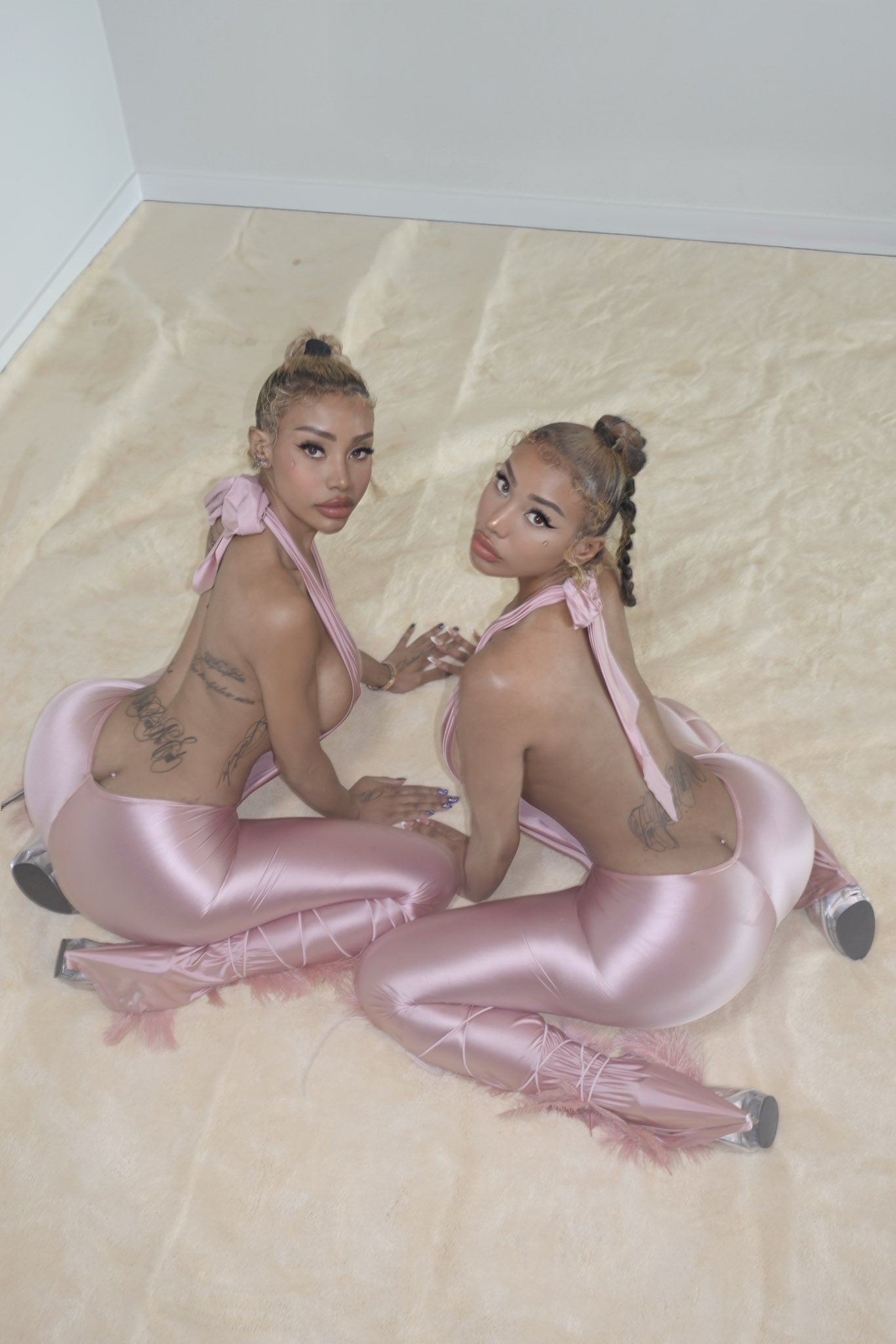 2 pic. Wearing Sweettalkglobal 💕 https://t.co/kFq5uYL3Ah