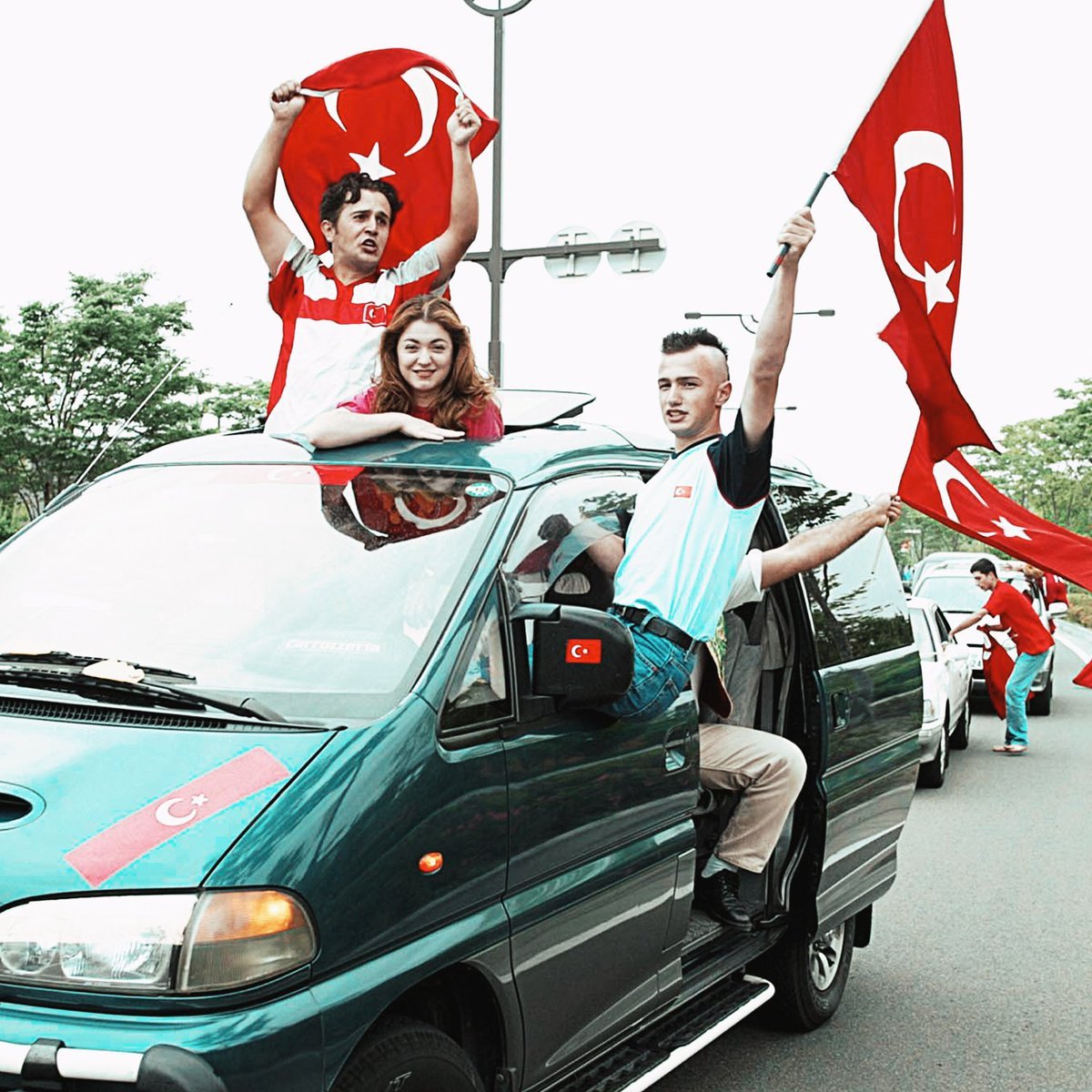 siyahsancakx's tweet photo. 🔵 Dünya Kupası heyecanının yaşandığı 2002 yazından kareler; https://t.co/jsJ5HpfMVw