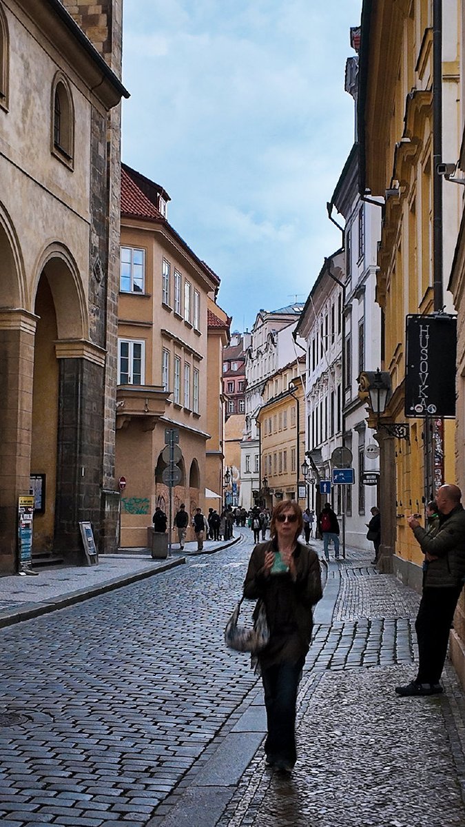 Margo0084's tweet photo. Spent 3 magical hours wandering the sun-dappled old streets of Prague—twisted alleyways, cozy street cafes, and that perfect golden hour light Total travel bliss. https://t.co/u0aYq7kJAJ
