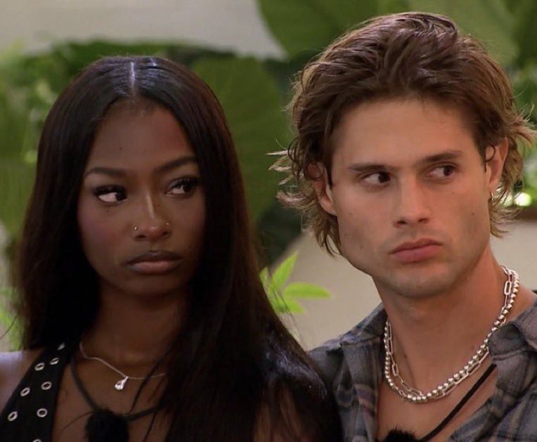 NATERERUN's tweet photo. I’m falling for Trinity &amp; Bryce, i’m sorry 😭 https://t.co/NJ4udDn8mR