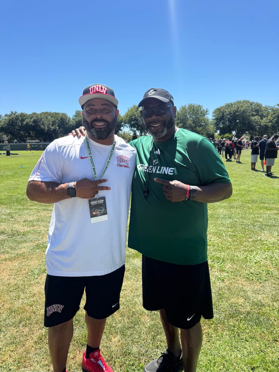 RealCoachCarter's tweet photo. The ⁦@SacHornetsFB⁩ 🏈 Camp Marathon continues this weekend with one of the Largest Single Day 7on7 Tournament in California. Special Thanks to all the programs for sending your Staffs to our Rising Stars ⭐️ Mega Camp this past week! #ZoEra #ZoTime #BigStingersUp 🐝⬆️ https://t.co/r3VZLktPRT