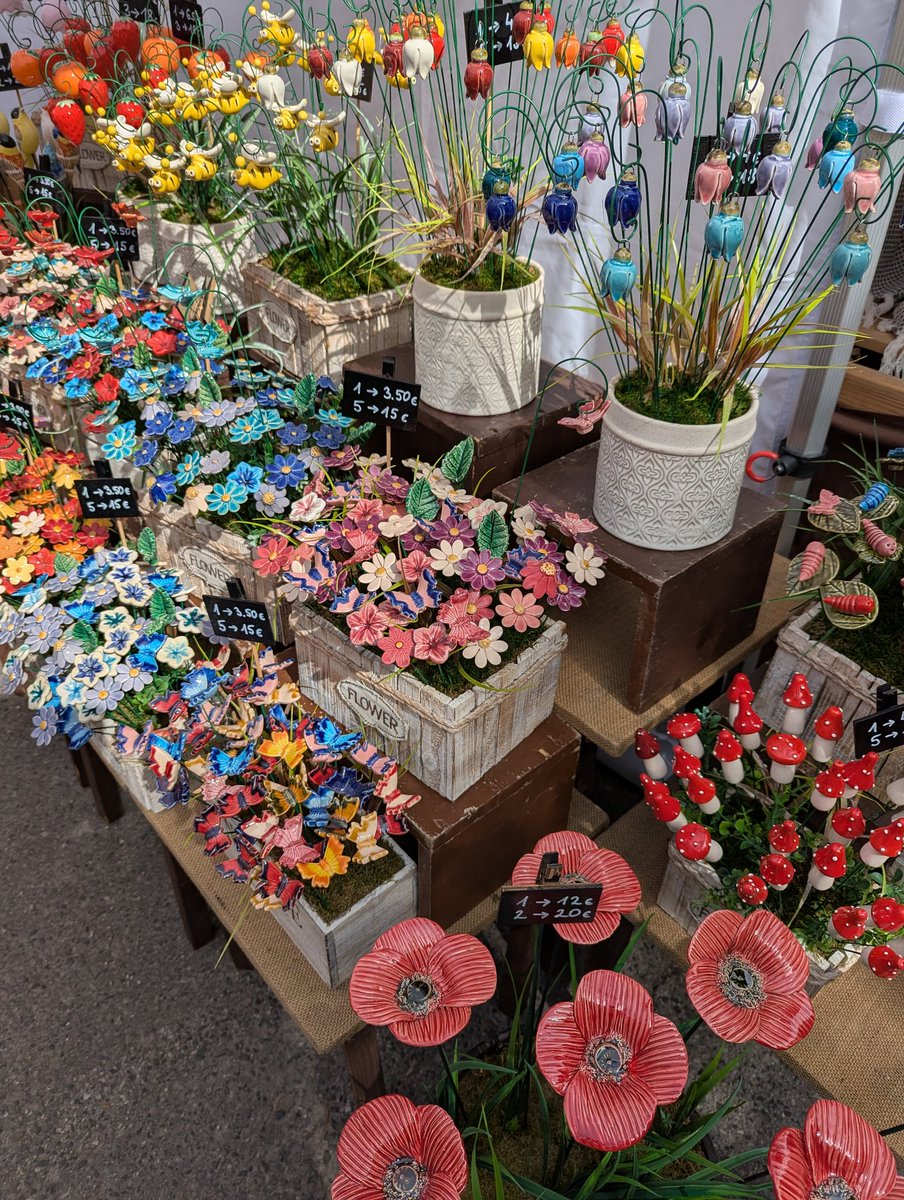 b_catontherock's tweet photo. 今週末ペジノクでは恒例の陶器市が開催中。個人的にはアート系の作品のほうが面白い。 https://t.co/cSkmk0X5IC