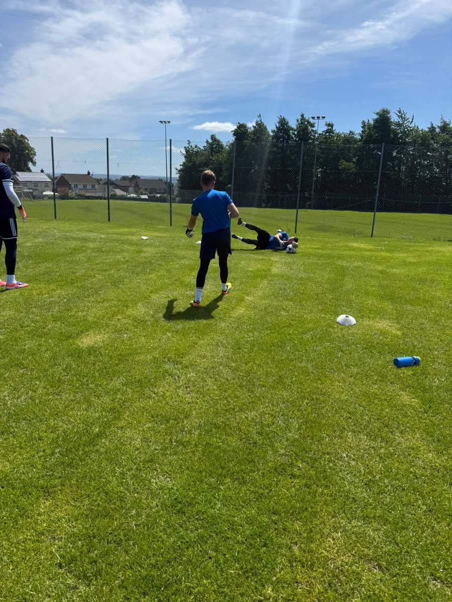 ChepstowTownAFC's tweet photo. Some action shots from our four Goalkeepers at today’s session. 

Good that they could do specific training then had a good workout from the shooting drills 🧤🧤⚽️ https://t.co/w6EBMi7pjF
